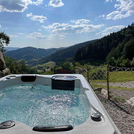 Apartamento Fewo Mit Whirlpool, Sauna & Schwarzwaldblick Hausach Exterior foto