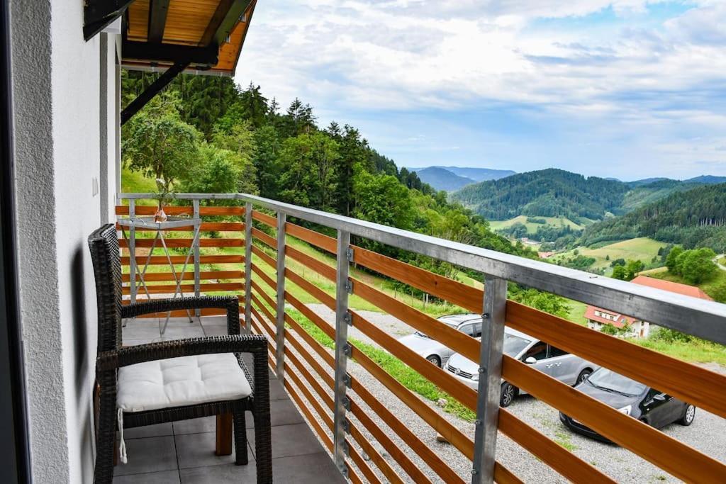 Apartamento Fewo Mit Whirlpool, Sauna & Schwarzwaldblick Hausach Exterior foto